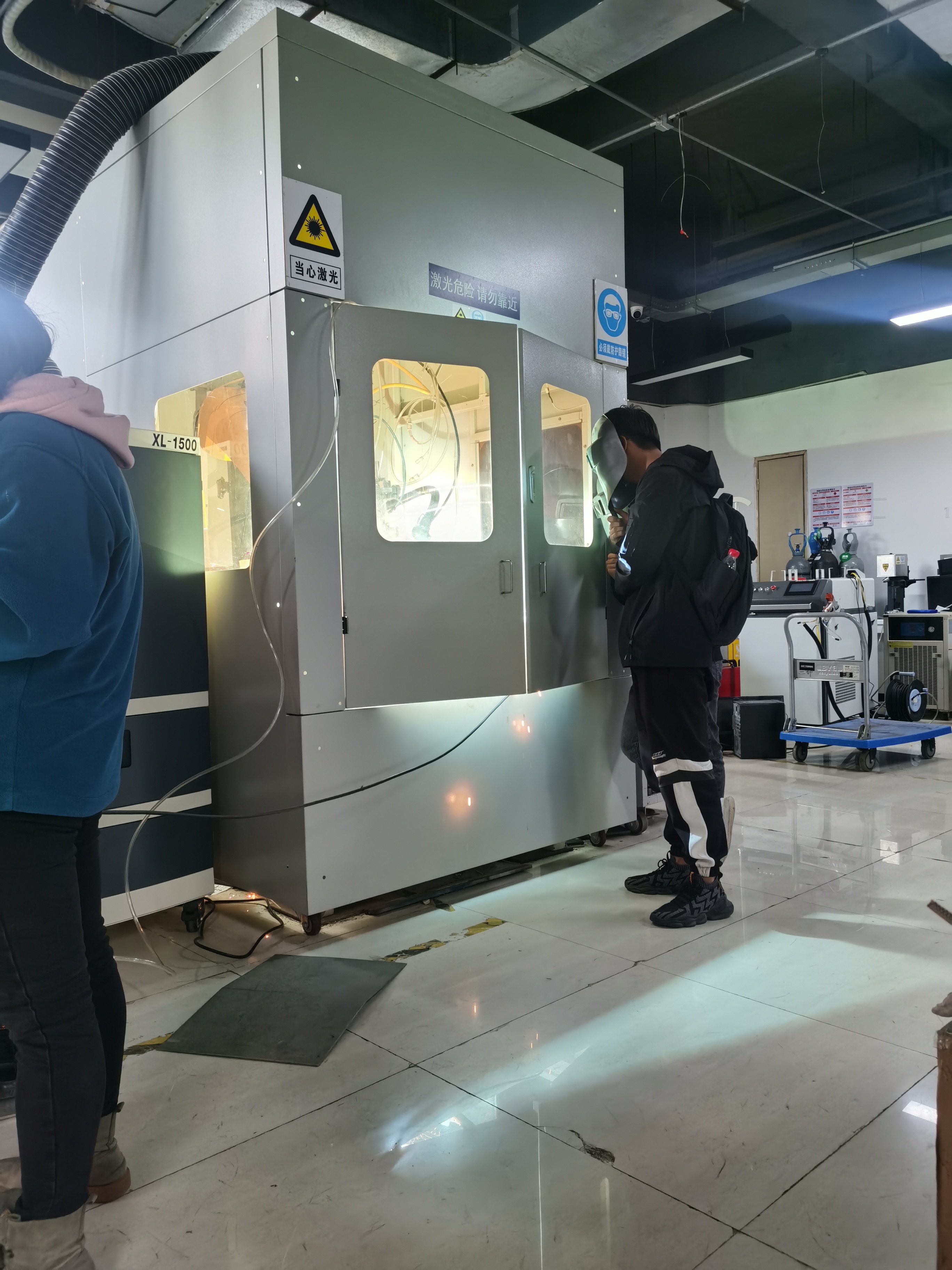 激光切割機對眼部的保護.jpg