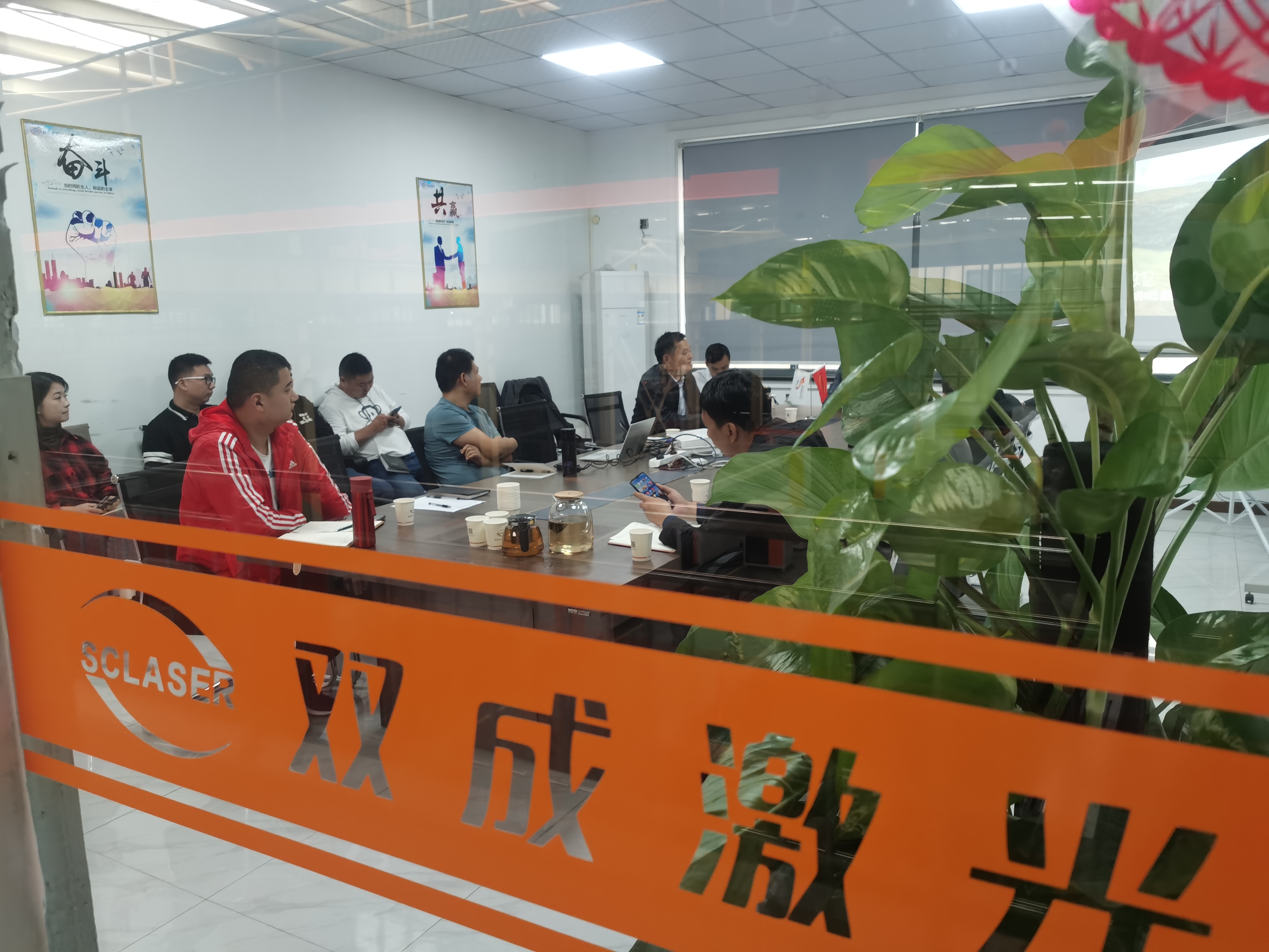 激光切割機.jpg